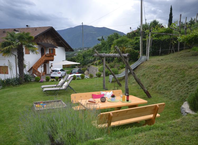 Grillecke und Spielplatz