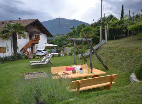 Grillecke und Spielplatz