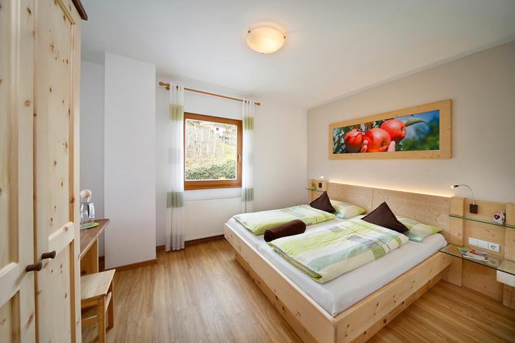 Schlafzimmer in Zirbenholz - Ferienwohnung Morgensonne Schlafzimmer in Zirbenholz - Ferienwohnung Morgensonne
