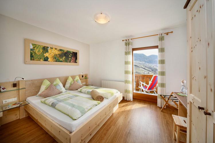 Schlafzimmer in Zirbenholz - Ferienwohnung Abendrot Schlafzimmer in Zirbenholz - Ferienwohnung Abendrot